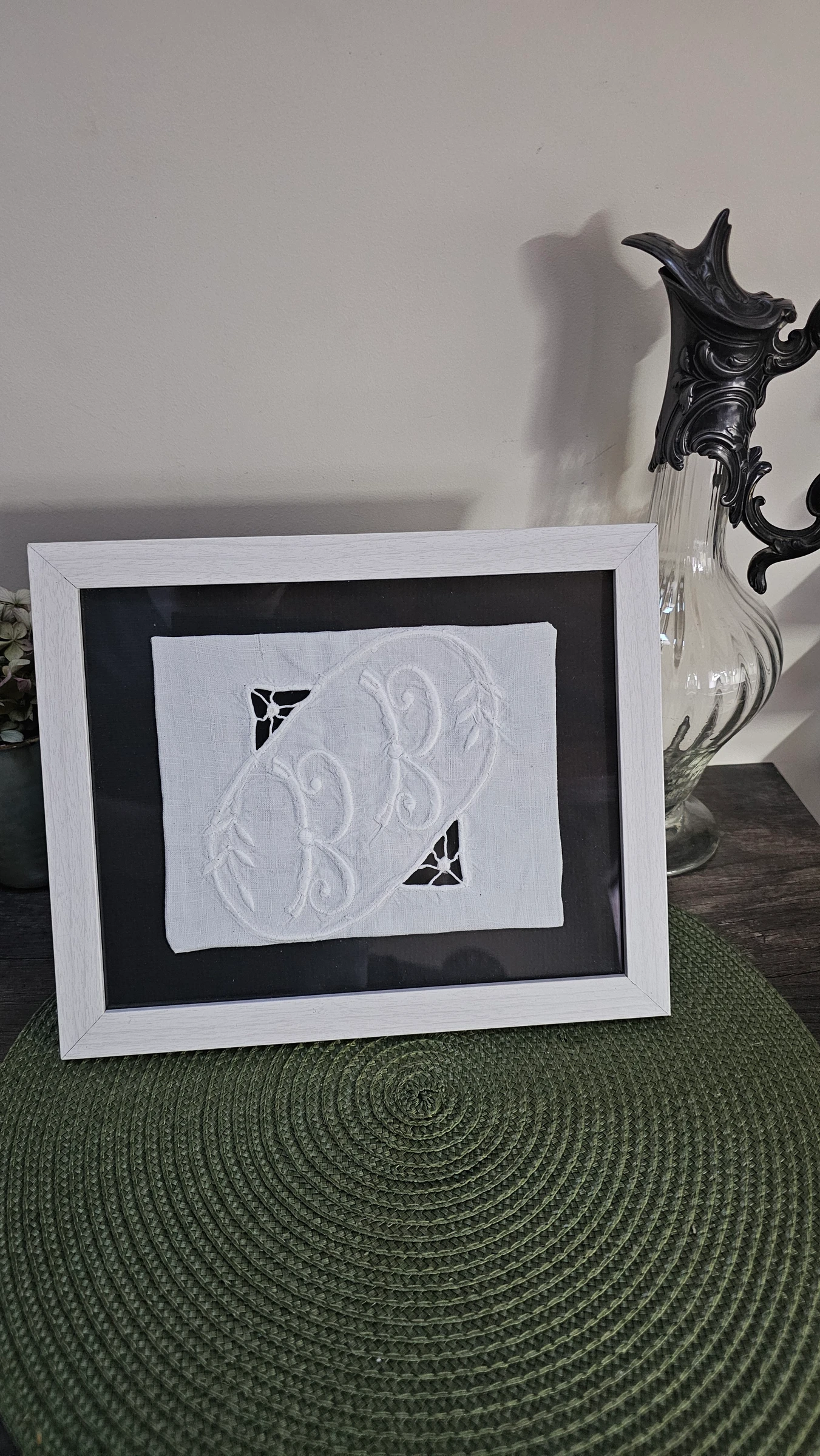 Frame with antique monogrammed linen – photo 3